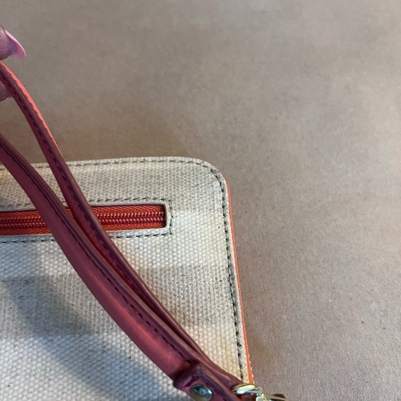 FOSSIL Wristlet Tan, Beige & Orange Leather Trim, Zip Around Wallet Full Size - Picture 3 of 7